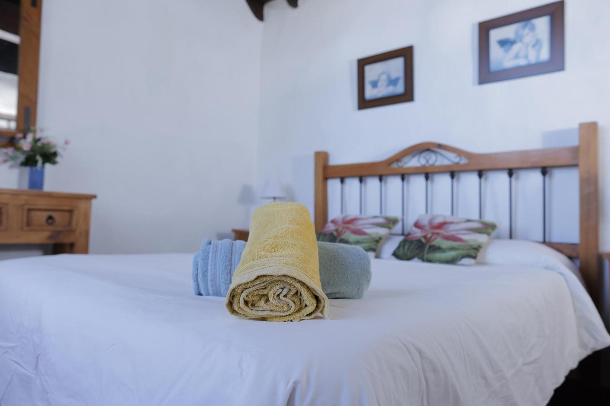 Casonas De Marengo Guest House อิคอดเดลอสวินอส ภายนอก รูปภาพ